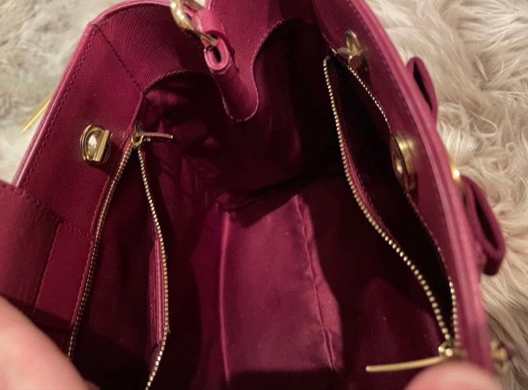 ferragamoフェラガモ ヴァラリボン チェーン トートバッグ ボルドー系 ferragamoフェラガモ ヴァラリボン チェーン トートバッグ ボルドー系