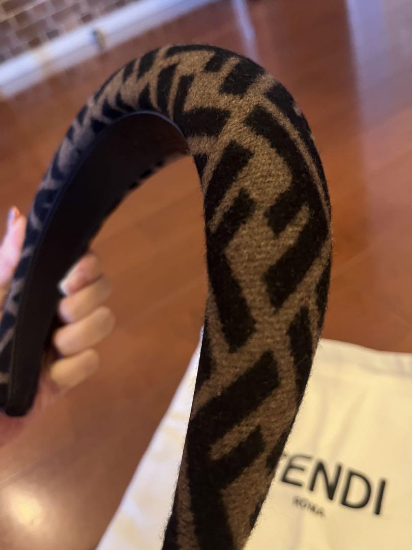 新品未使用【美品】fendiヘアバンド