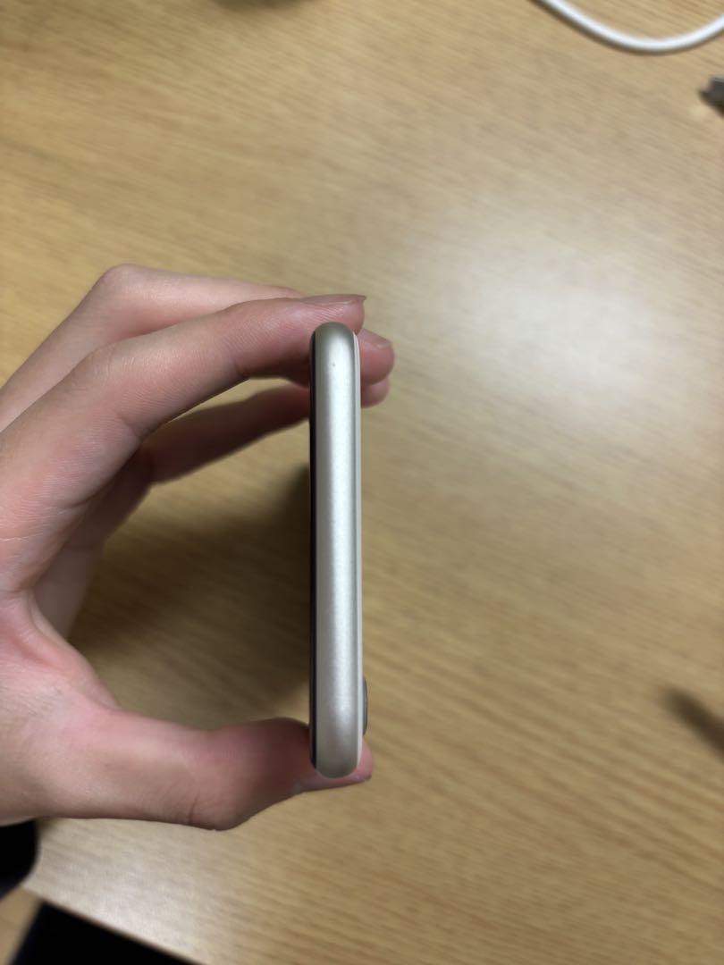 SIMフリー iPhone Se3 第三世代 128GB スターライト