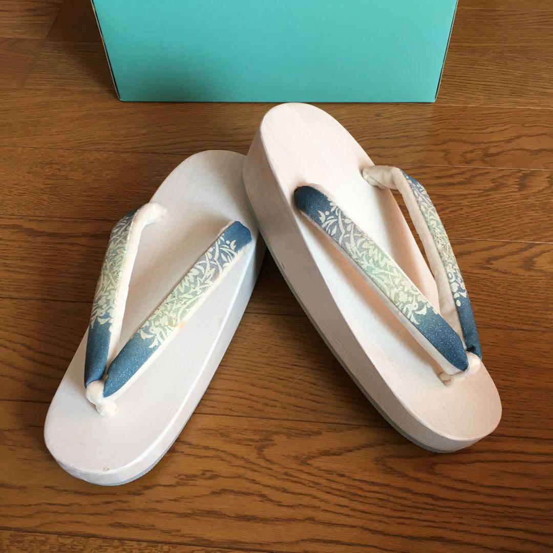 気まぐれセール！訳あり！新品未使用！青と白のグラデーション鼻緒の素敵な下駄！