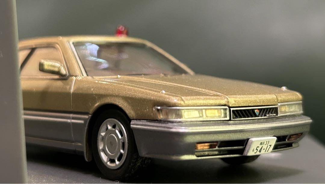 1/43 T-IG4301 『あぶない刑事』港303号 日産 レパード アルティマ (金)【267911】 | トミーテック | TT 267911  T-IG4301 アブデカ レパード キン | Joshin webショップ 通販