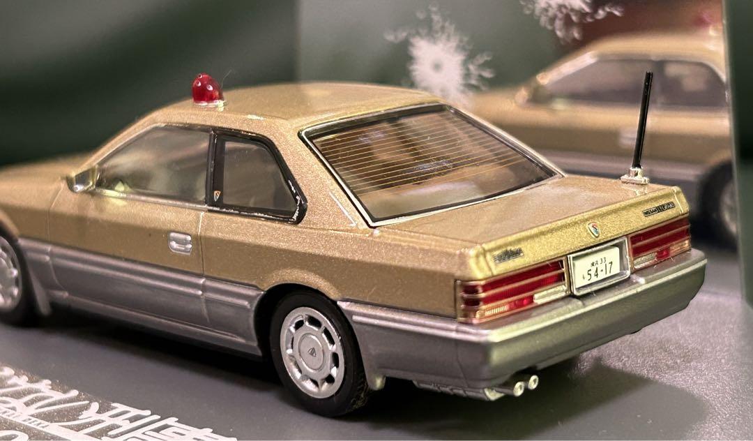 1/43 T-IG4301 『あぶない刑事』港303号 日産 レパード アルティマ (金)【267911】 | トミーテック | TT 267911  T-IG4301 アブデカ レパード キン | Joshin webショップ 通販