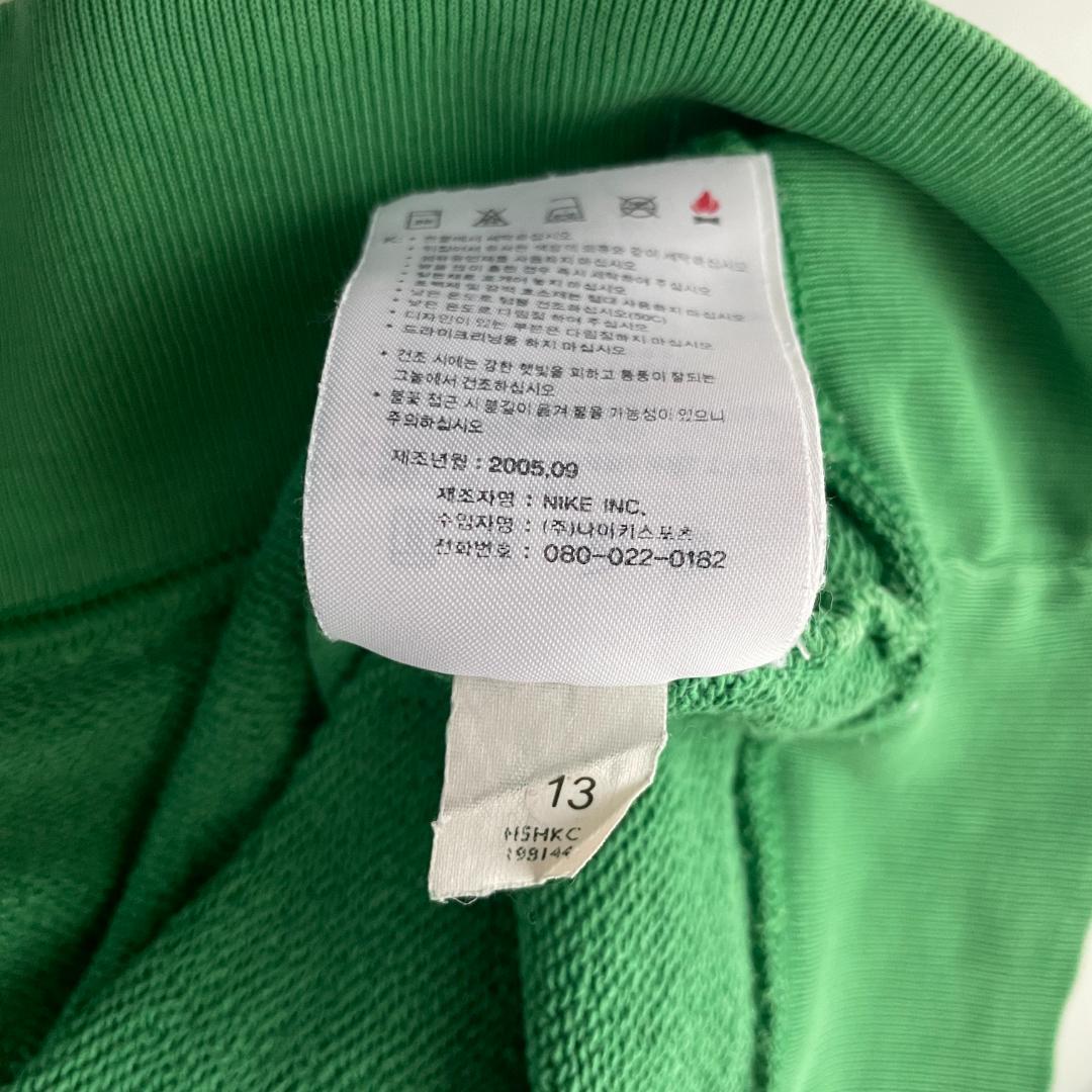NIKE　デザインスウェット　ワンポイントロゴ　レアデザイン　くすみ