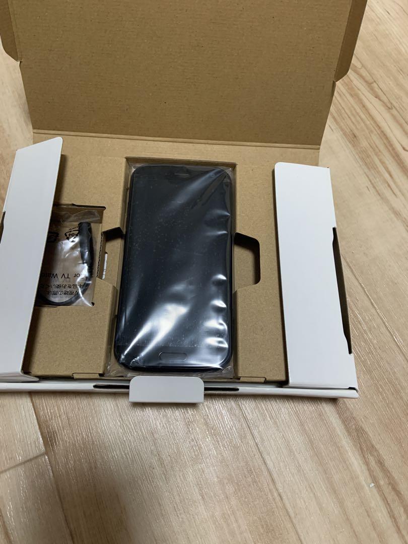 未使用！らくらくスマートフォン F-52B ネイビー SIMフリー　ドコモ