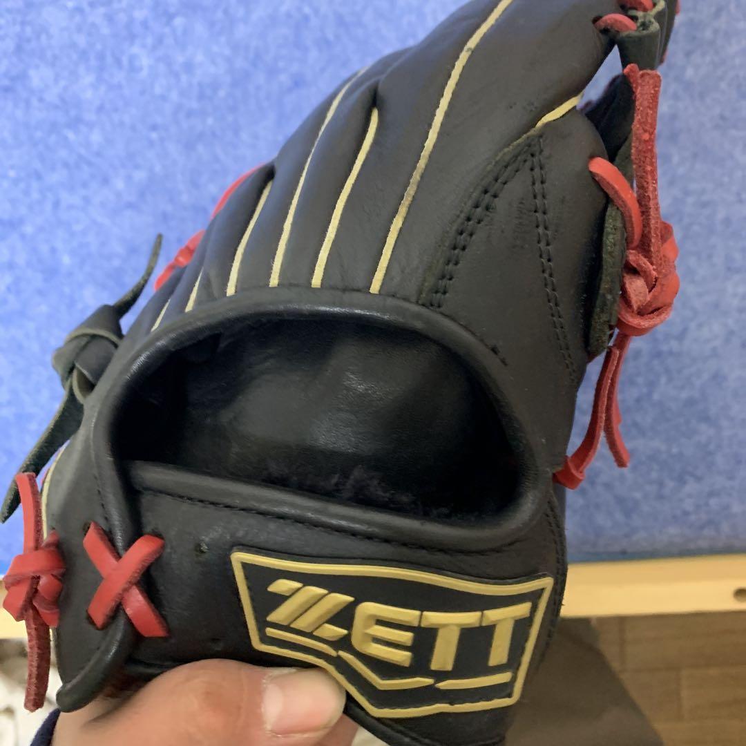 ZETT 軟式グローブ 右投げ用 赤黒 大幅値下げ！！！】ZETT 軟式グローブ 黒/赤 右投げ用