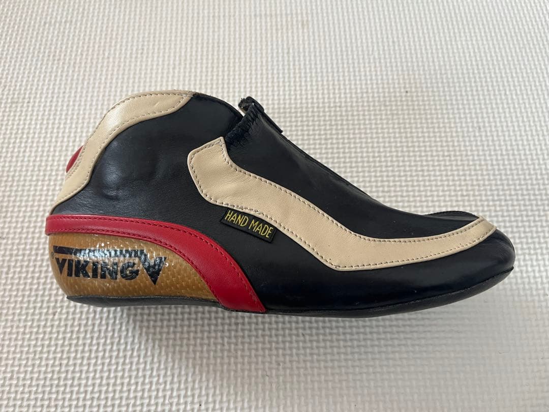 ベージュ 赤目立った傷や汚れなし