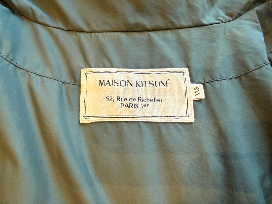 メゾンキツネ ダウンジャケット カーキ ワンポイント メゾンキツネ ダウンジャケット カーキ ワンポイント