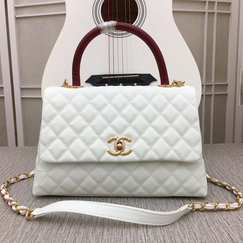 CHANEL ホワイト キルティング ショルダーバッグ - メルカリ