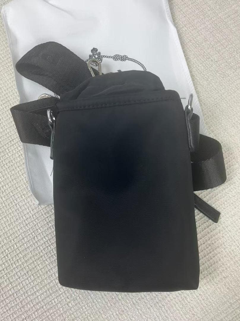 PRADA ブラック スマホショルダーバッグ PRADA ブラック スマホショルダーバッグ