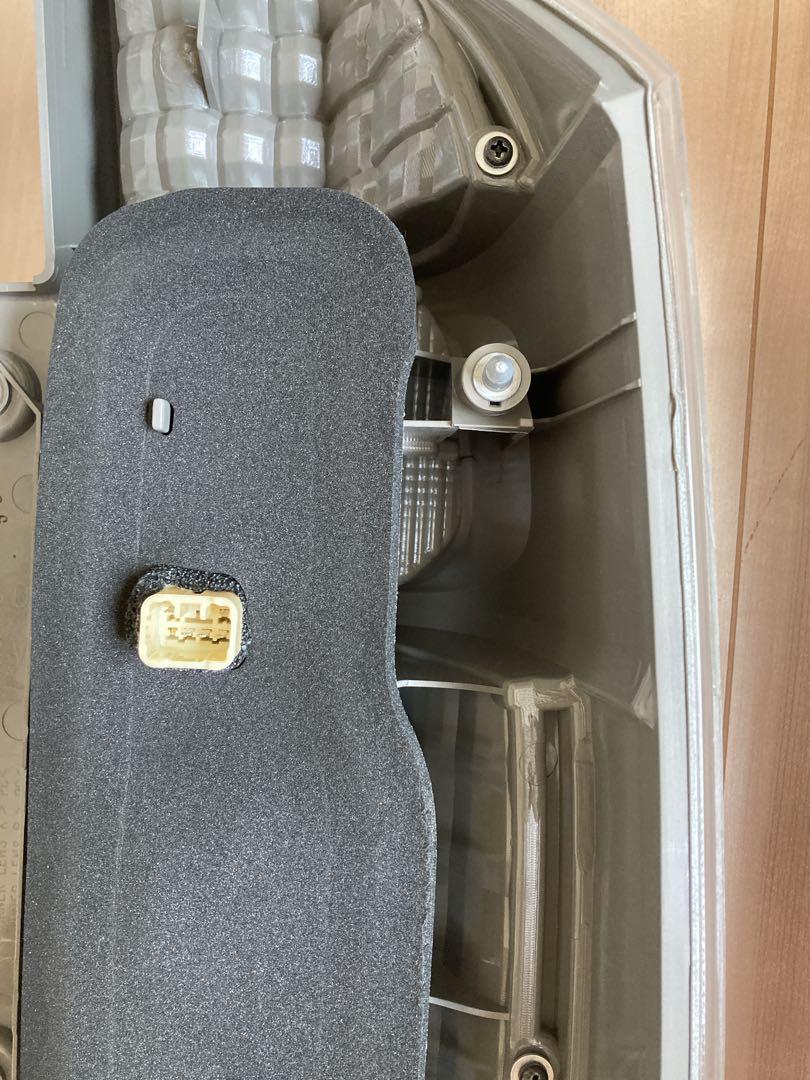 トヨタ　ノア　テールランプ　純正　左右　新品未使用