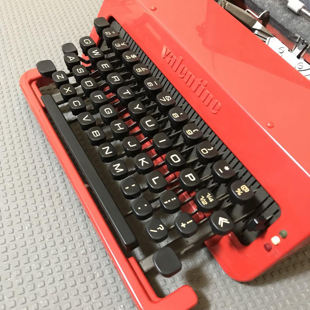 Olivetti Valentine オリベッティ　タイプライター