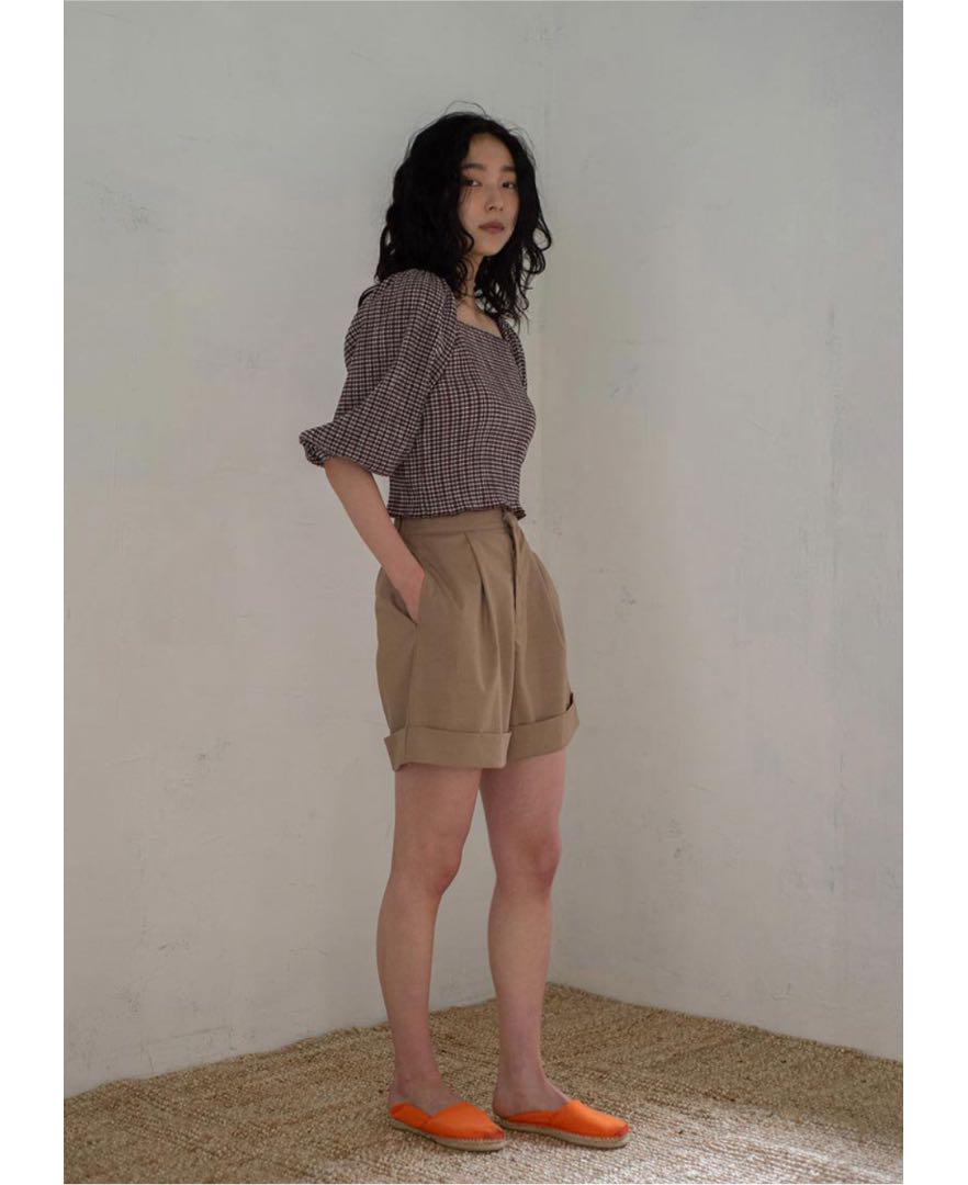 Meer. Square neck shirring blouse /BRN