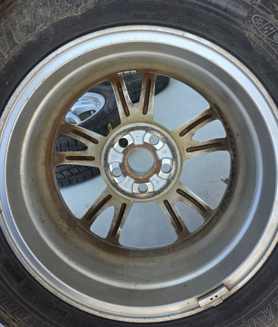 30プリウス 純正15インチ タイヤ・ホイールセット