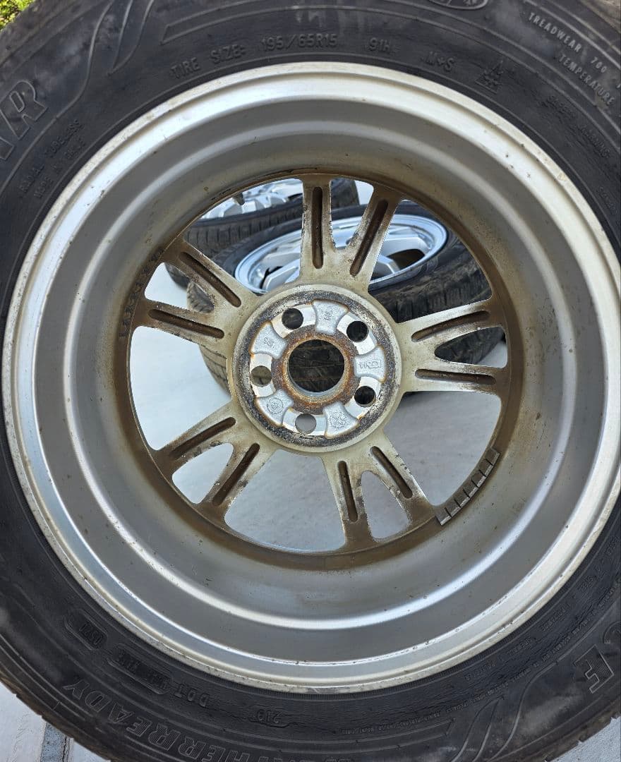 30プリウス 純正15インチ タイヤ・ホイールセット