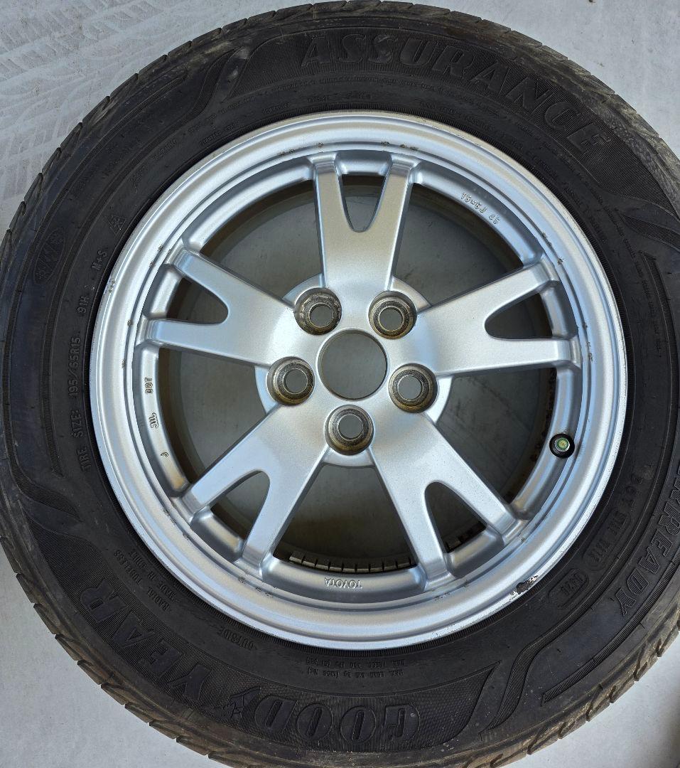 30プリウス 純正15インチ タイヤ・ホイールセット