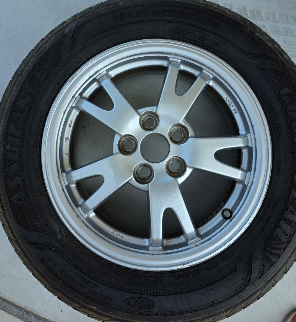30プリウス 純正15インチ タイヤ・ホイールセット