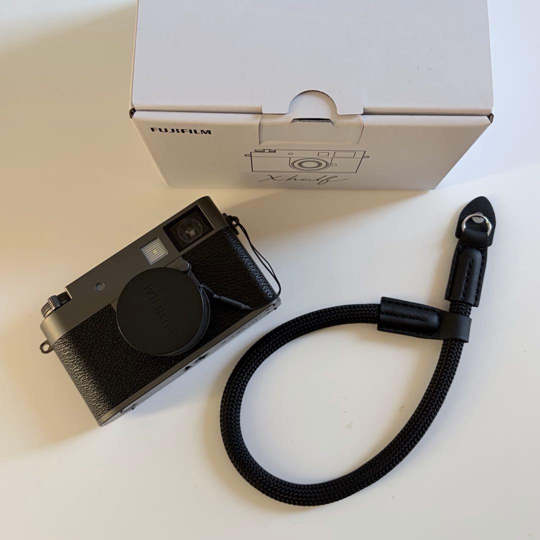 FUJIFILM 富士フイルム Xhalf チャコールシルバー＋ストラップ付き