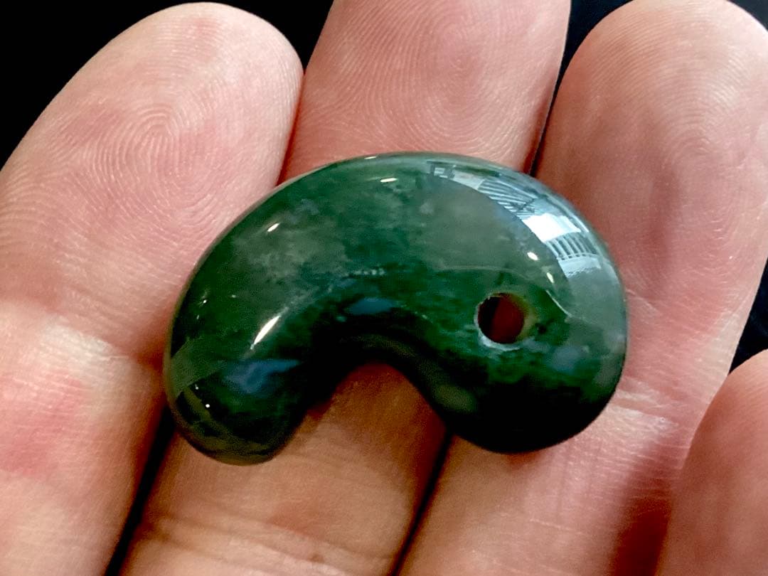 濃厚青緑の碧玉