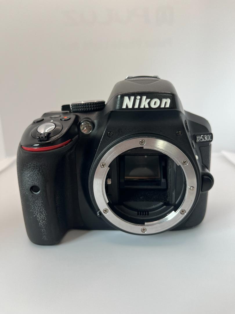 ★美品★ NIKON ニコン D5300 シャッター数8530枚 美品】Nikon D5300 ブラック ボディ シャッター回数：92,528枚