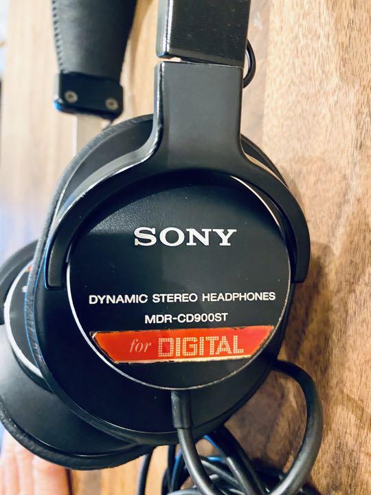 定番モニターヘッドホン900STのイヤーパッド交換で品質が向上
