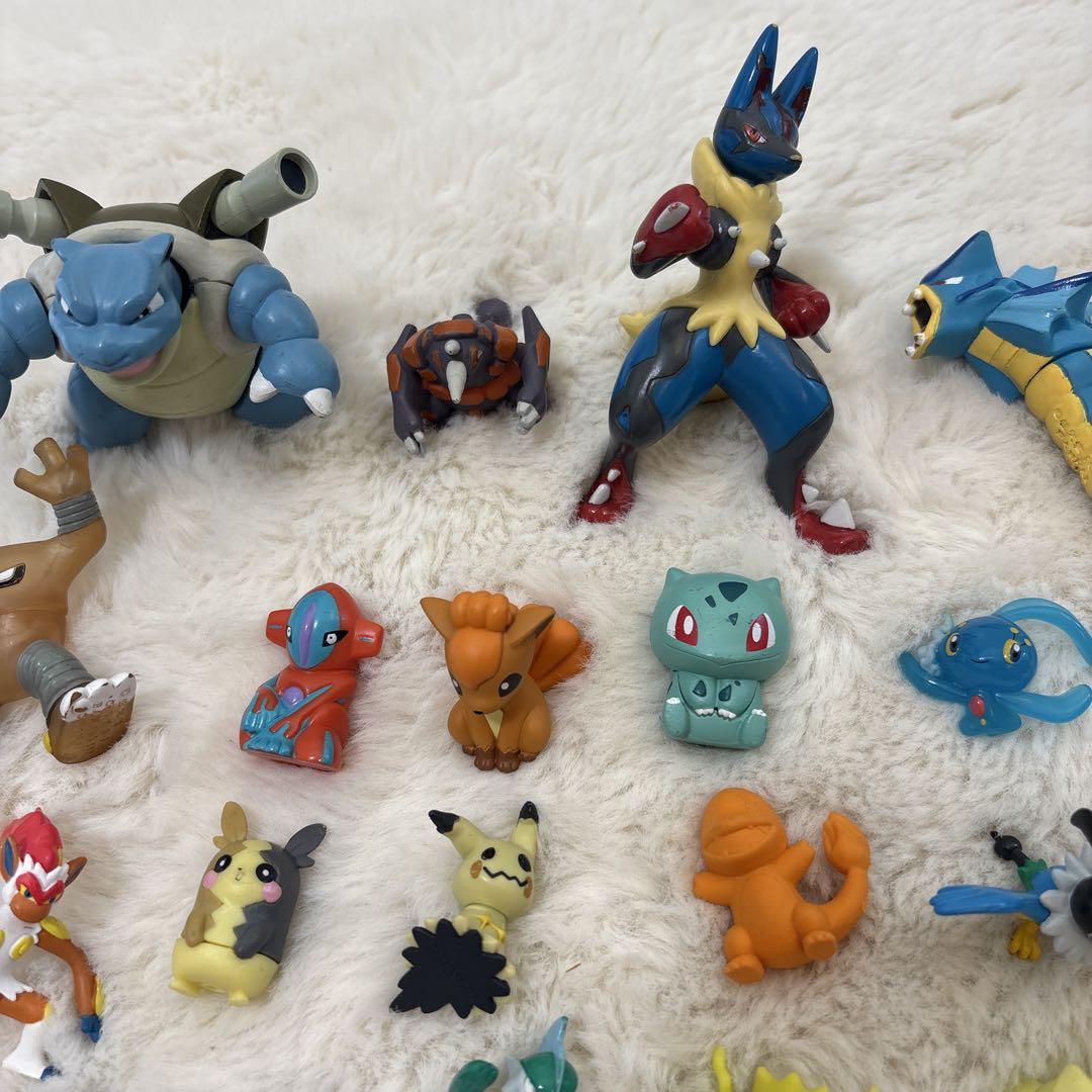 モンコレ　大量　まとめ売り　ポケモンキッズ　フィギュア　ガチャガチャ　レア