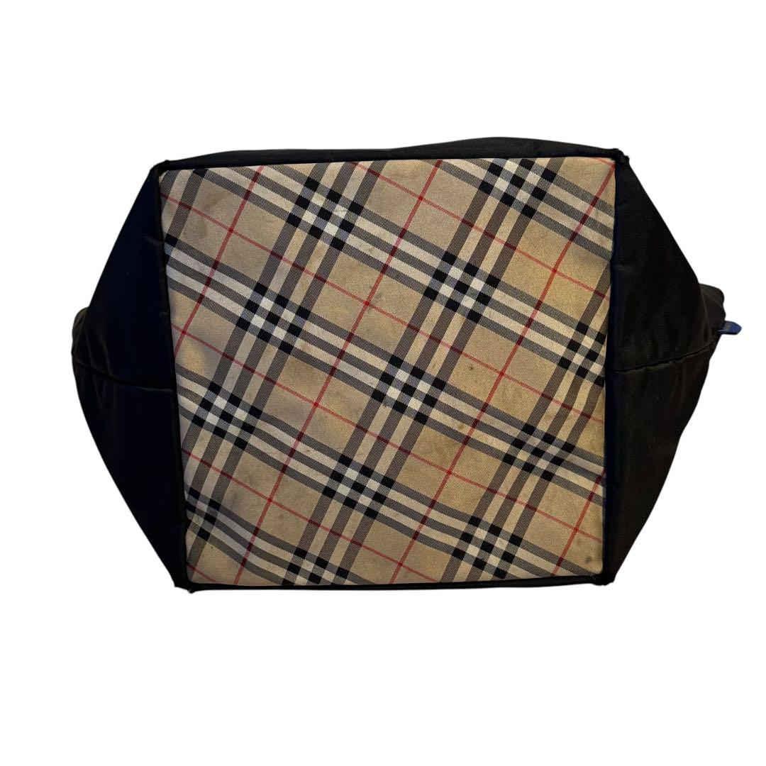 未使用品　BURBERRY ハンドバッグ　レザー　ブラック　黒　ノバチェック バーバリー ノバチェック ハンドバッグ ブラック レザー