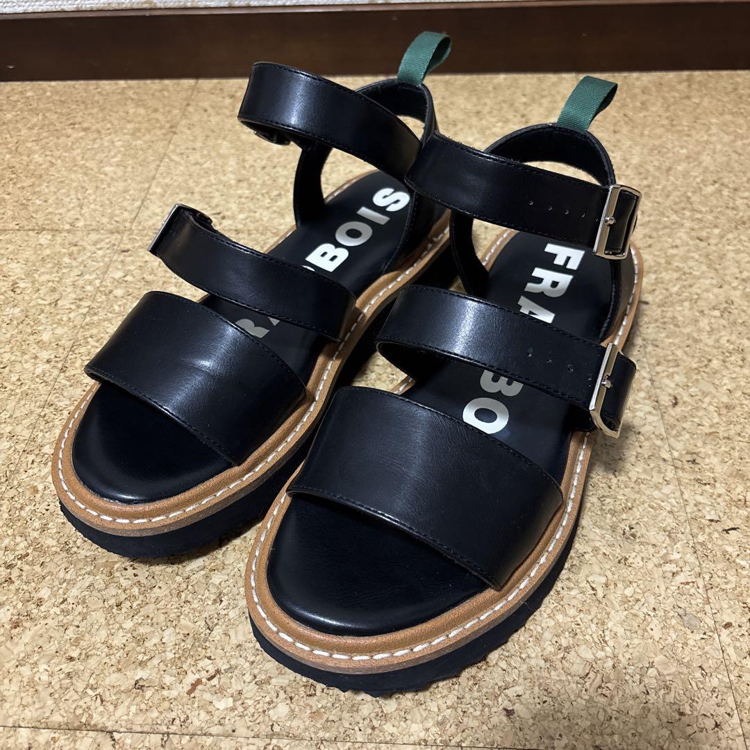美品✨FRAPAOIS フラボア ストラサンダル 黒 ブラック M 23.5 FRAPBOIS（フラボア）の「ストラサンダル（サンダル）」 - WEAR
