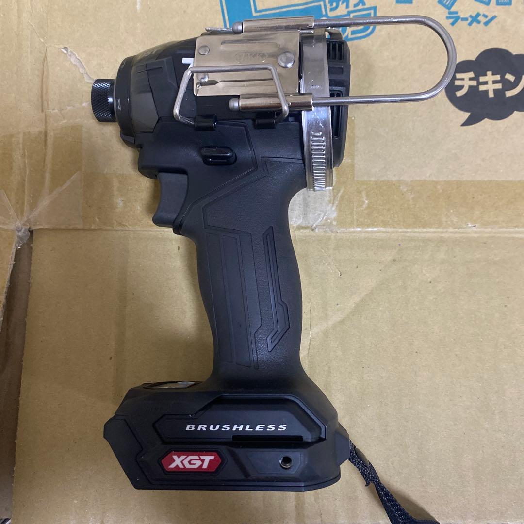 Makita マキタ 充電式インパクトドライバー 40V