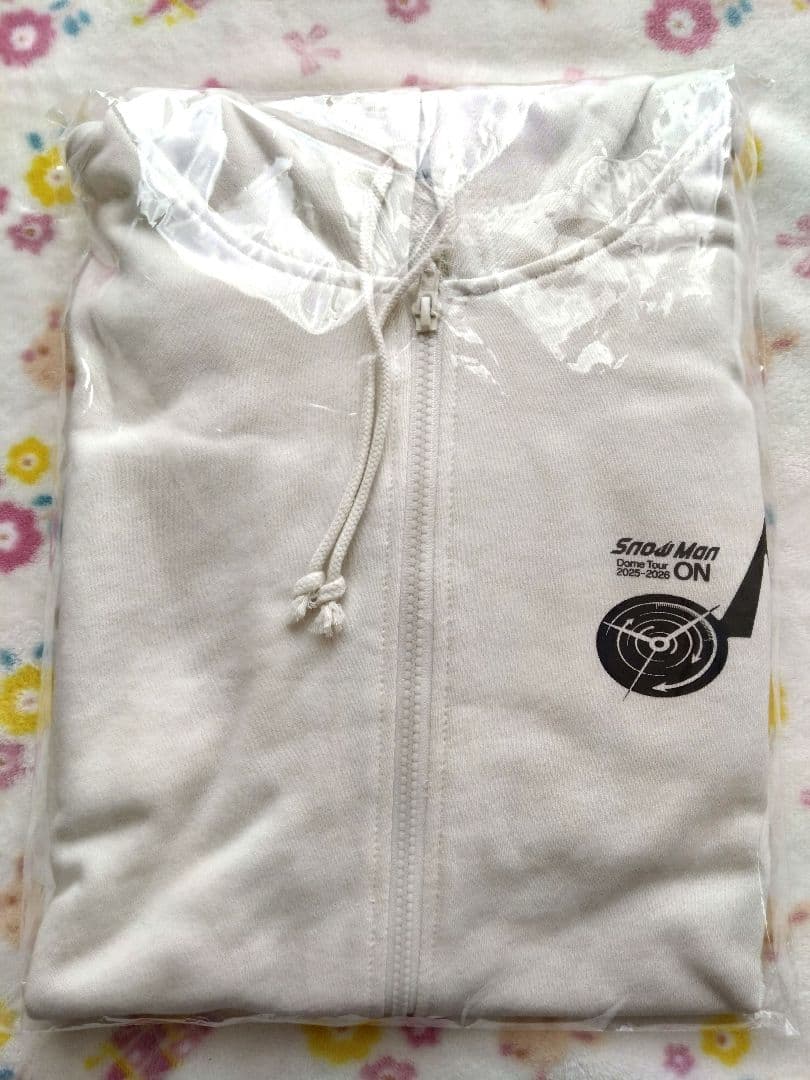 SnowMan Dome Tour ON パーカー いつもより大きいサイズ ＸＬ新品、♥