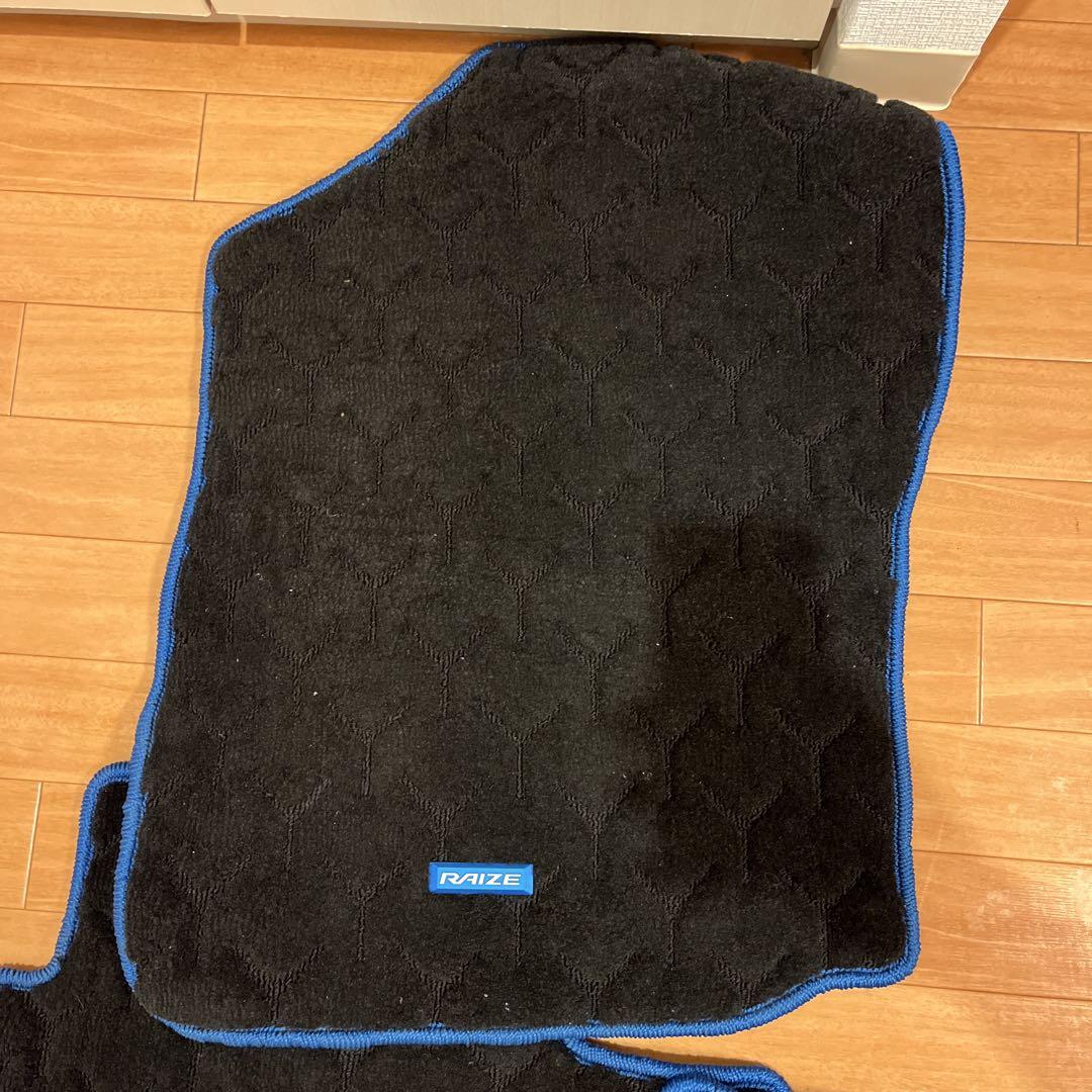 【美品】ライズHV用 トヨタ純正 フロアマットセット