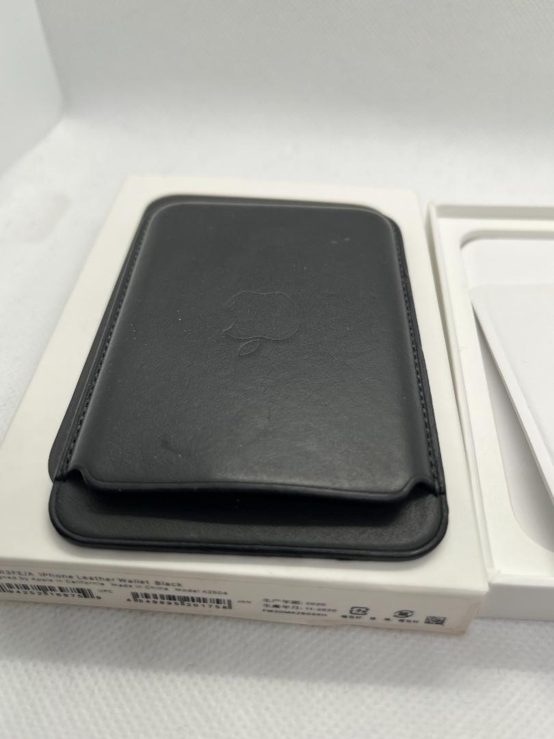GENUINE Apple iPhone Leather Wallet with MagSafe in Midnight