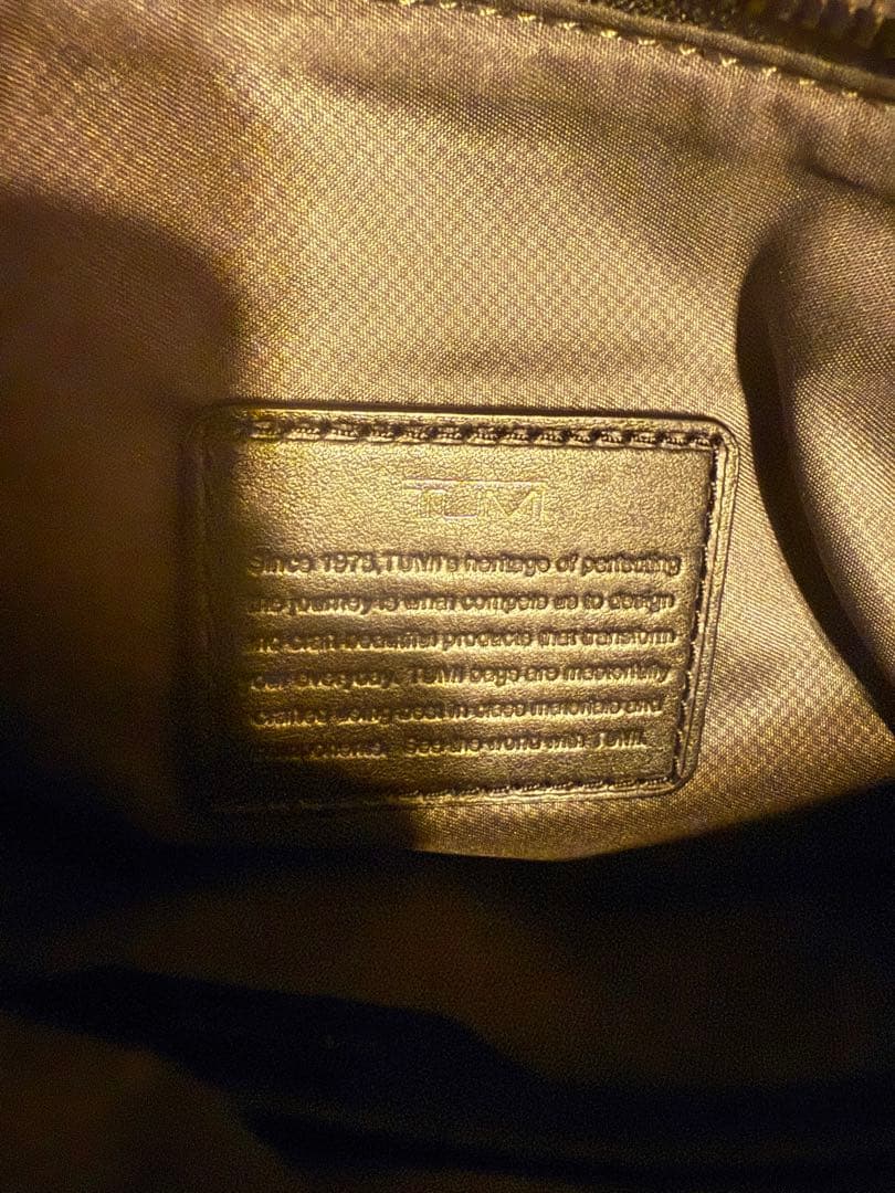 トゥミ Harrison ショルダーバック 6602033D トゥミ Harrison ショルダーバック 6602033D