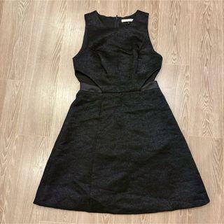 黒のノースリーブAラインワンピース