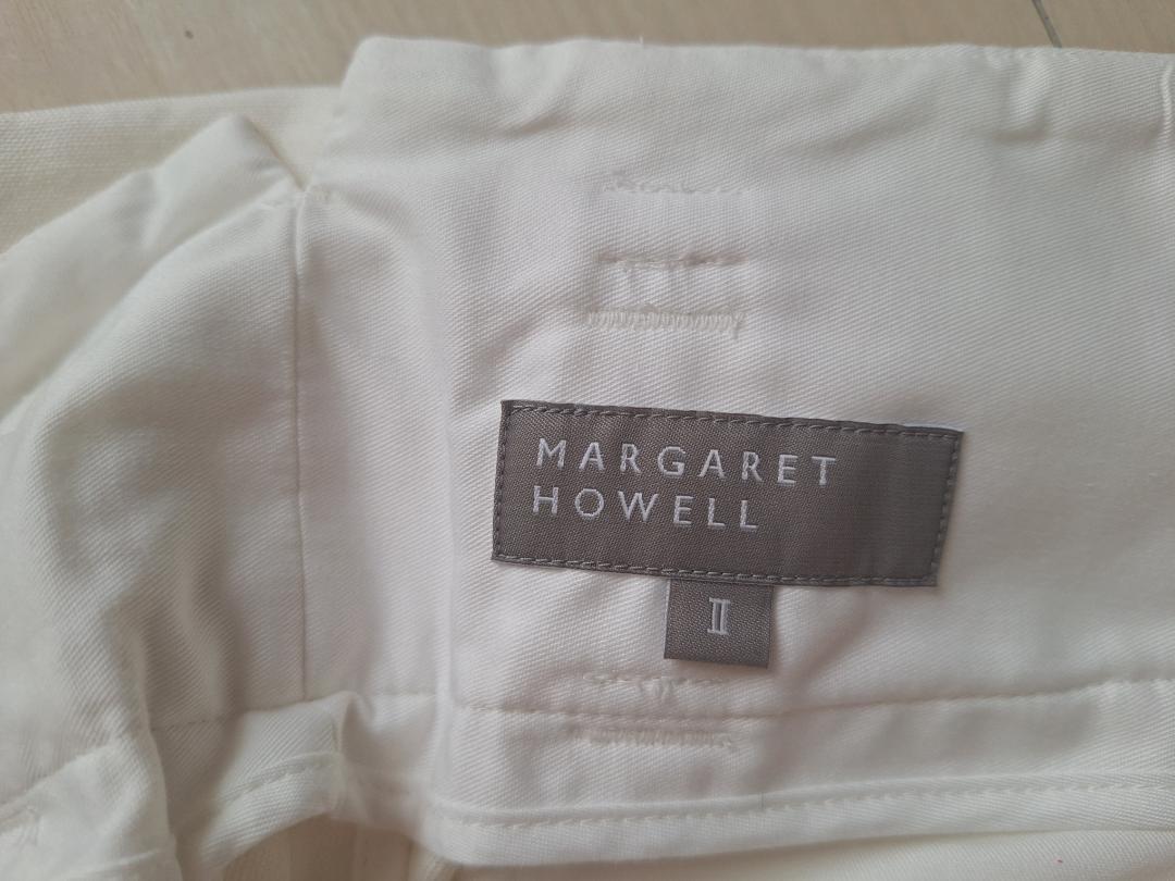 MARGARET HOWELL 新品　白　ハーフパンツ 新品　サイズ２
