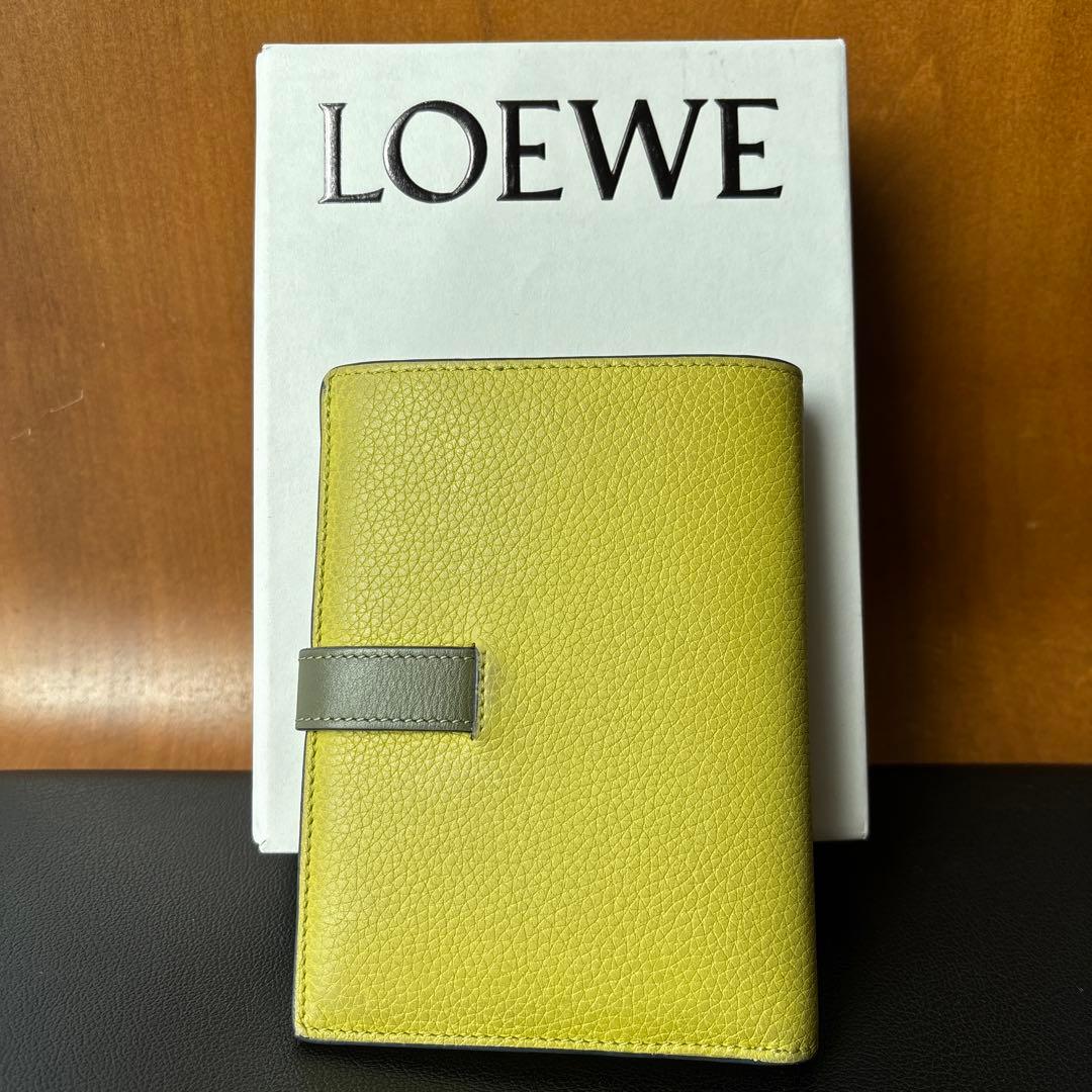 ロエベ　二つ折り財布