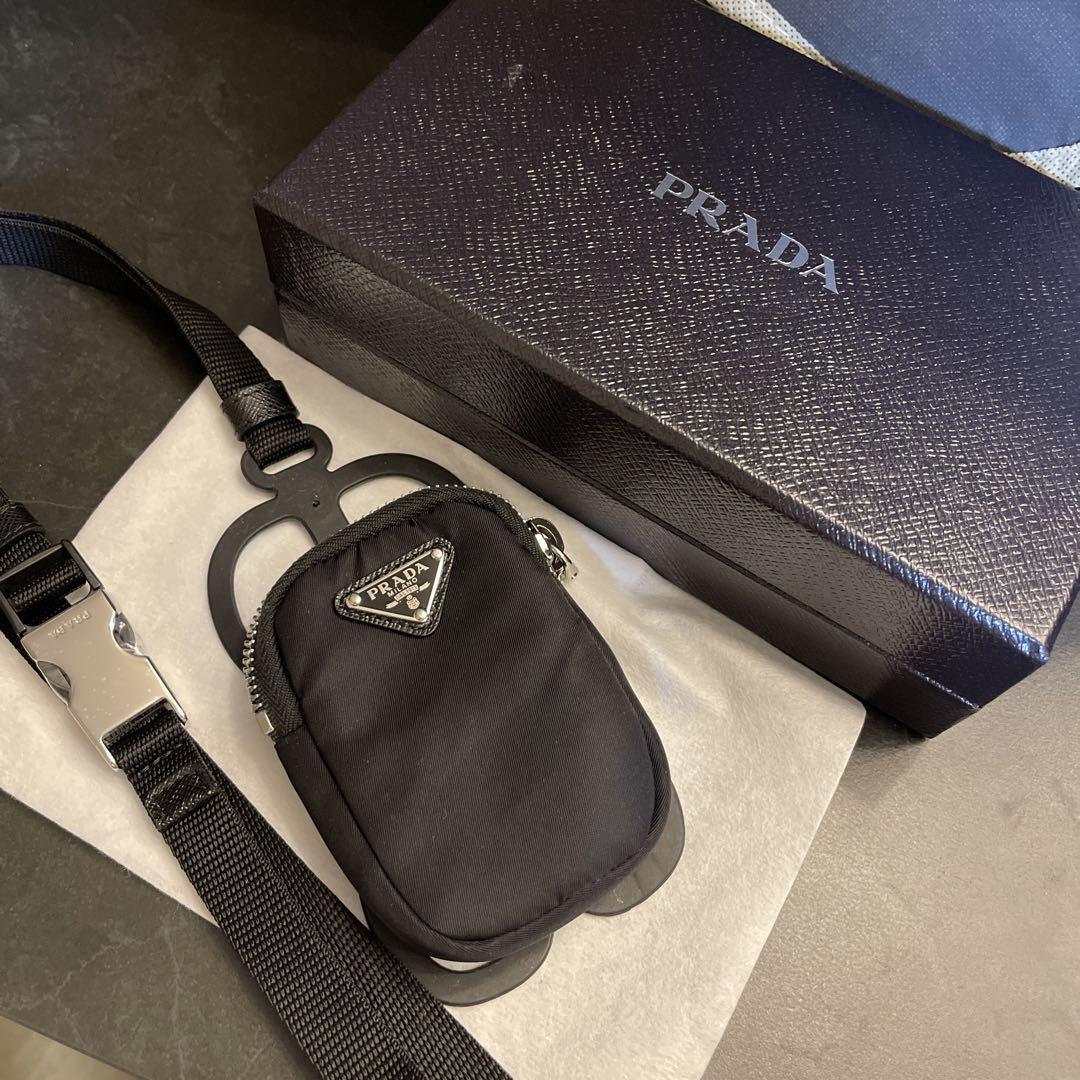 PRADA スマホカバー　ショルダー