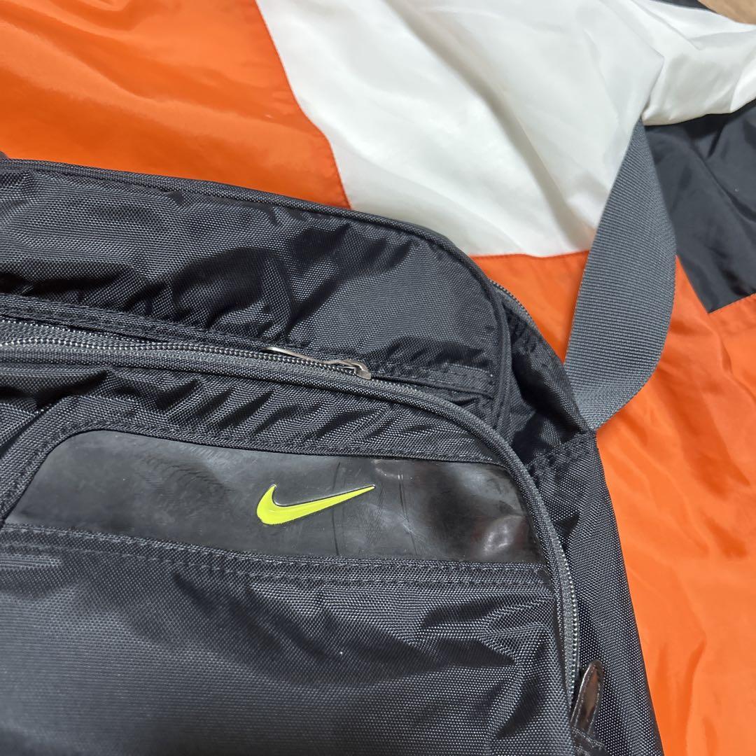 old NIKE ナイキ ブラック 黒 メッセンジャーバッグ 古着 90s