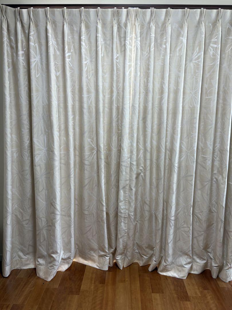 オーダーカーテン長め　ベージュ色