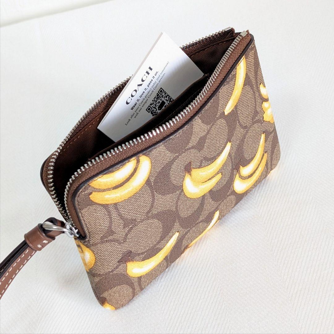【COACH】 バナナ プリントポーチ 小物入れ コーナージップリストレット