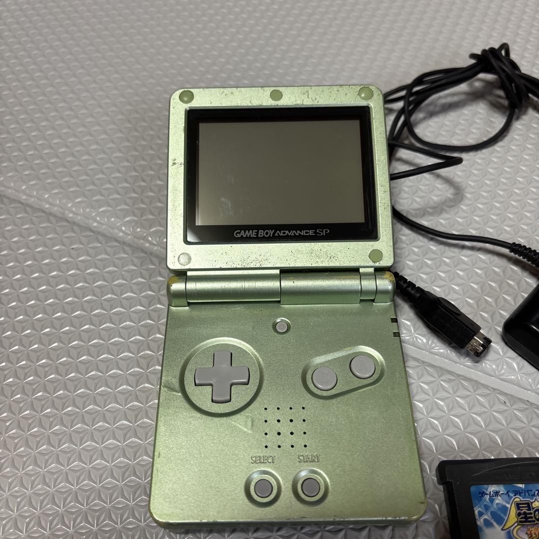 ゲームボーイアドバンスspシルバー　本体　充電器付き ゲームボーイアドバンスSP シルバー 本体 充電ケーブル&ソフト