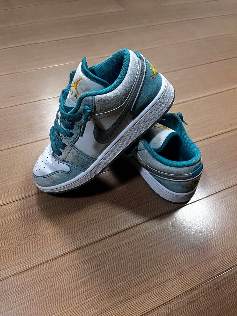 NIKE AIR JORDAN 1 LOW