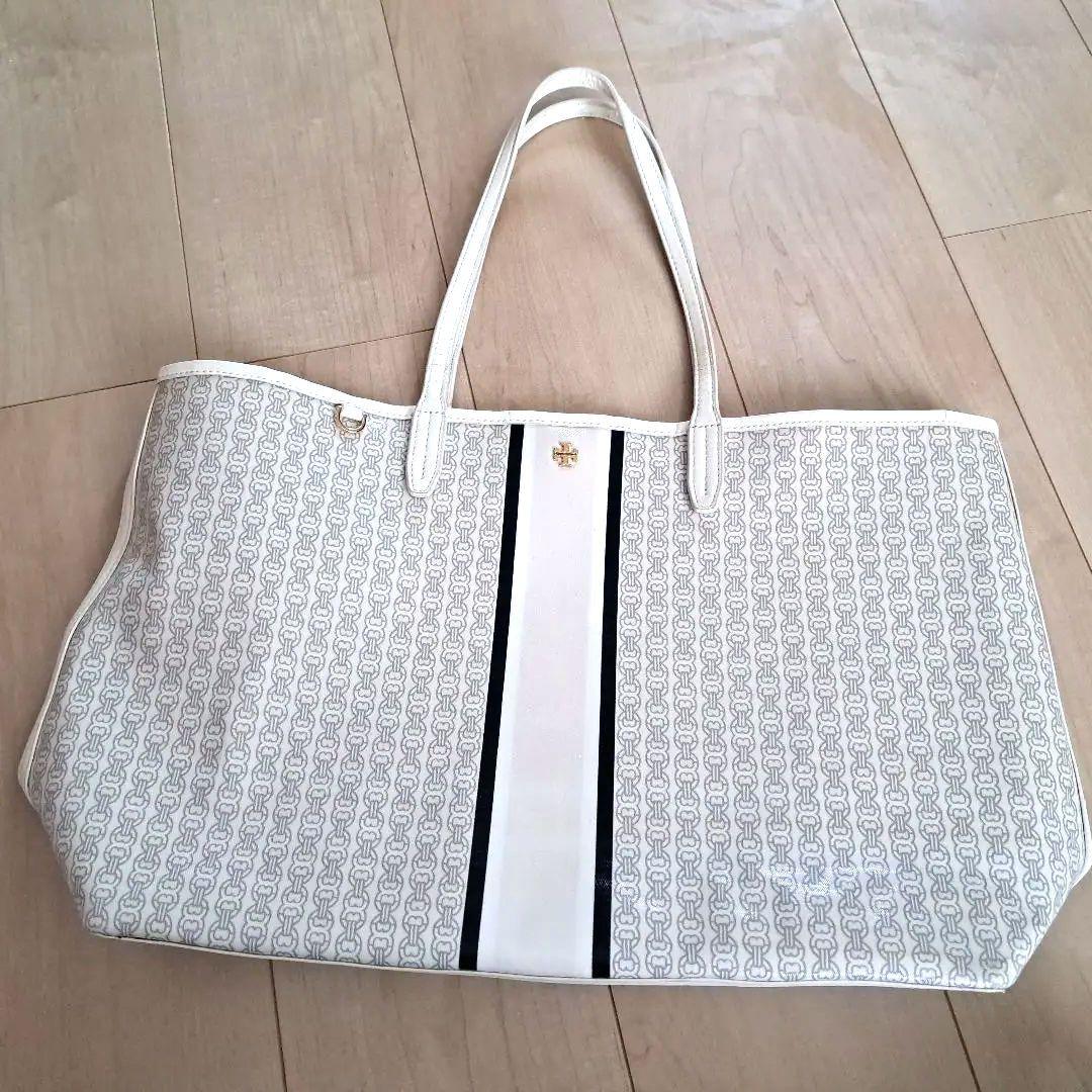 Tory Burch トートバッグ ホワイト/ネイビー Tory Burch 大人気トートバッグ ホワイト&ネイビー