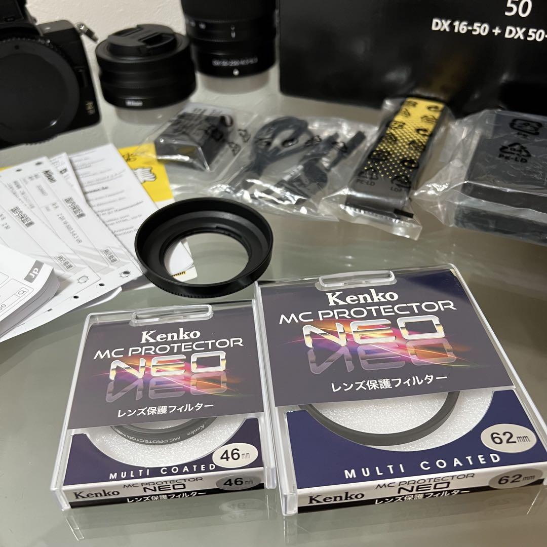 【美品】Nikon Z 50 ミラーレス一眼カメラ　ダブルズームレンズキット