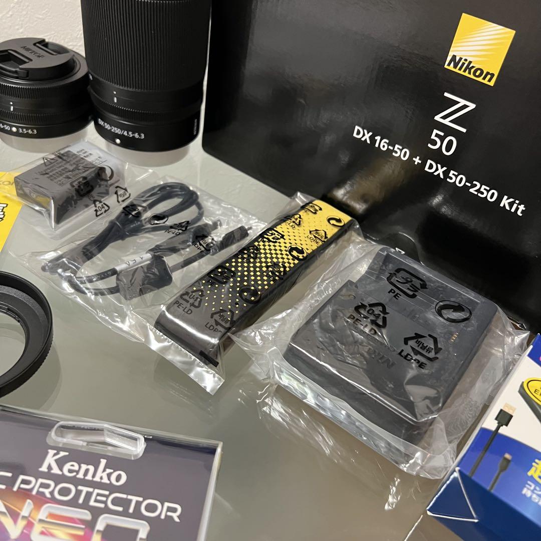 【美品】Nikon Z 50 ミラーレス一眼カメラ　ダブルズームレンズキット