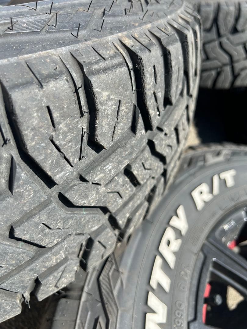 ハイエースToyo R/T 16インチ タイヤ・ホイールセット