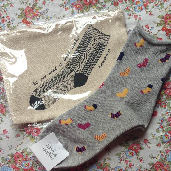 靴下屋 タビオ 靴下柄ソックス\u0026ノベルティポーチ(¥580) , メルカリ スマホでかんたん フリマアプリ