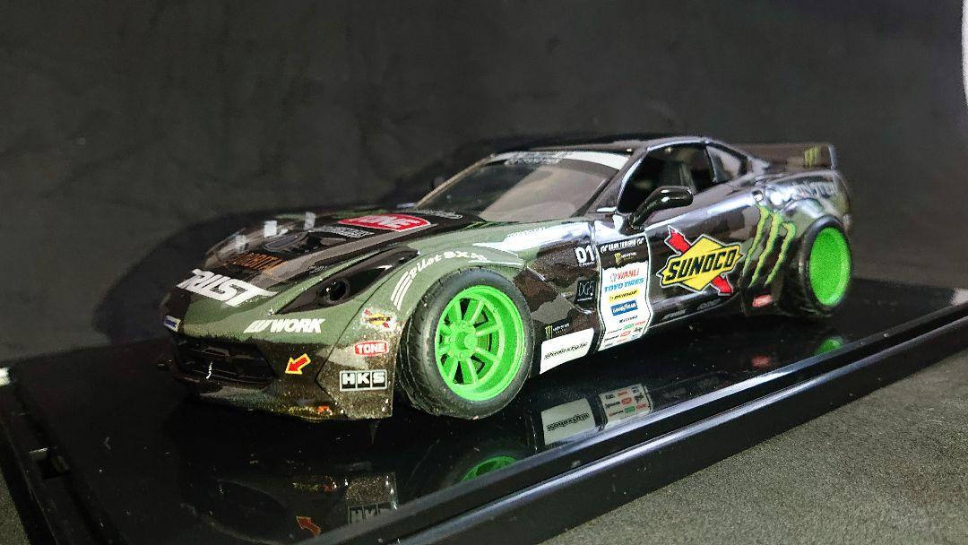 レベル 1/25 シボレー コルベット プラモデル 完成品ケース付き 中古