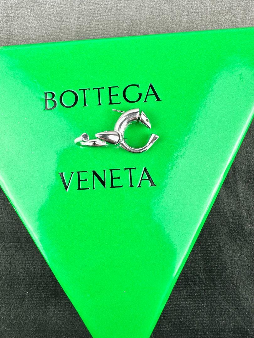 美品 BOTTEGA VENETA サーディン フープピアス シルバー