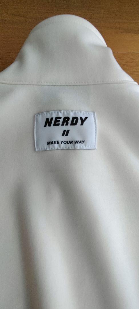 【ほぼ新品】NERDY ロゴテープトラックセット アイボリーM ノルディ NERDY トラックジャケット ジャージ M アイボリー