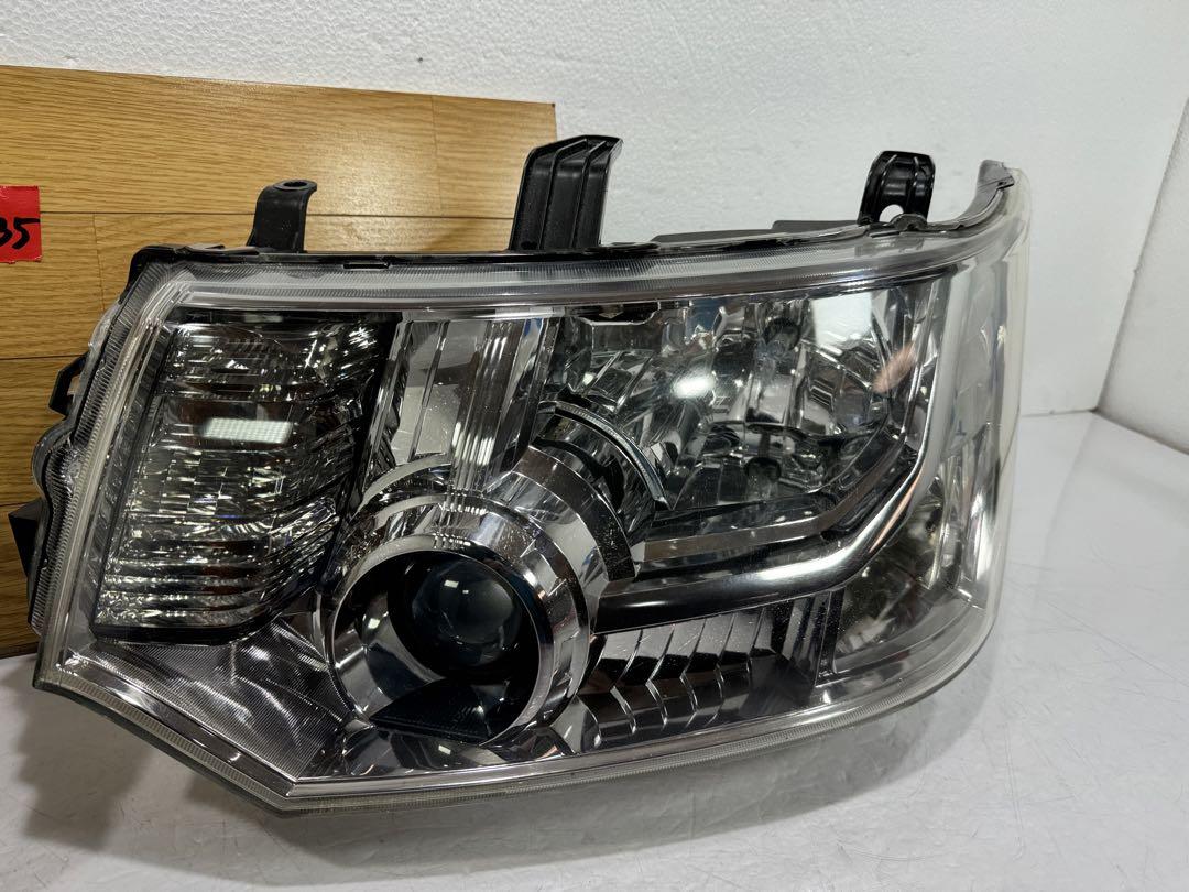 汚れあり三菱 デリカ D5 純正 HID バラスト ラベ付 ヘッドライト 右のみ 汚れあり三菱 デリカ D5 純正 HID バラスト ラベ付 ヘッドライト